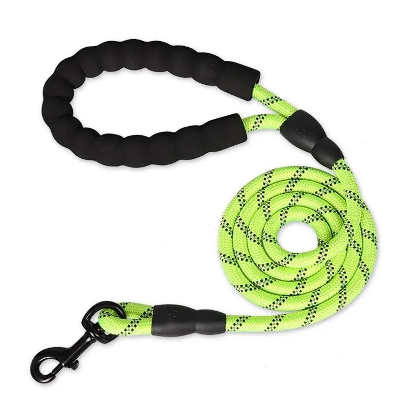 Superbekvämt hundkoppel med reflexer samt ett skönt handtag till din hund!