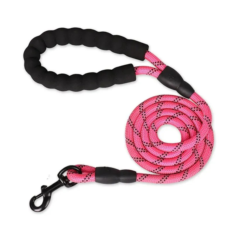 Superbekvämt hundkoppel med reflexer samt ett skönt handtag till din hund!